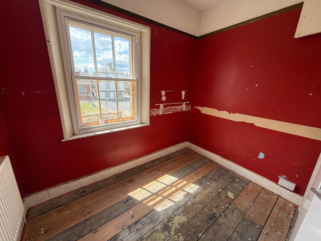 Lot: 110 - THREE-BEDROOM END-TERRACE COTTAGE FOR IMPROVEMENT - Bedroom 3 with window to rear overlooking rear yard